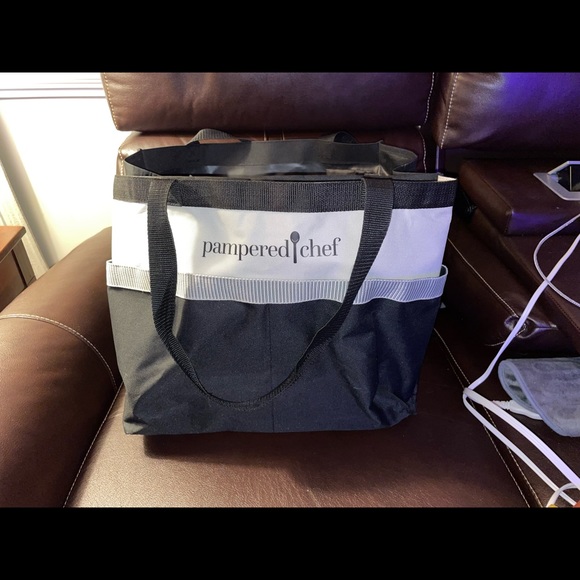 PAMPERED CHEF CONSULTANT HUGE CARRY ALL TOTE EMBROIDERED - Picture 1 of 4